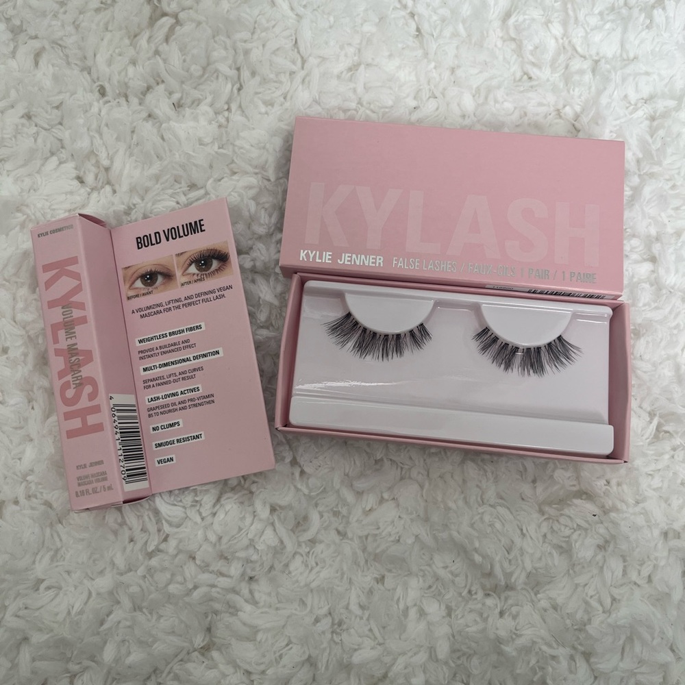 Set of Kylie Jenner lashes and mascara